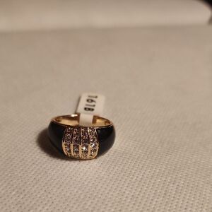 Elegant Black and Gold Toned Ring..with Rhinestones......size 8